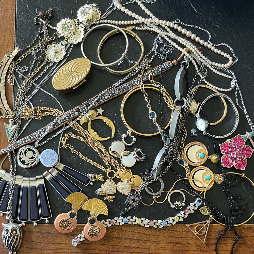 Lot of jewelry